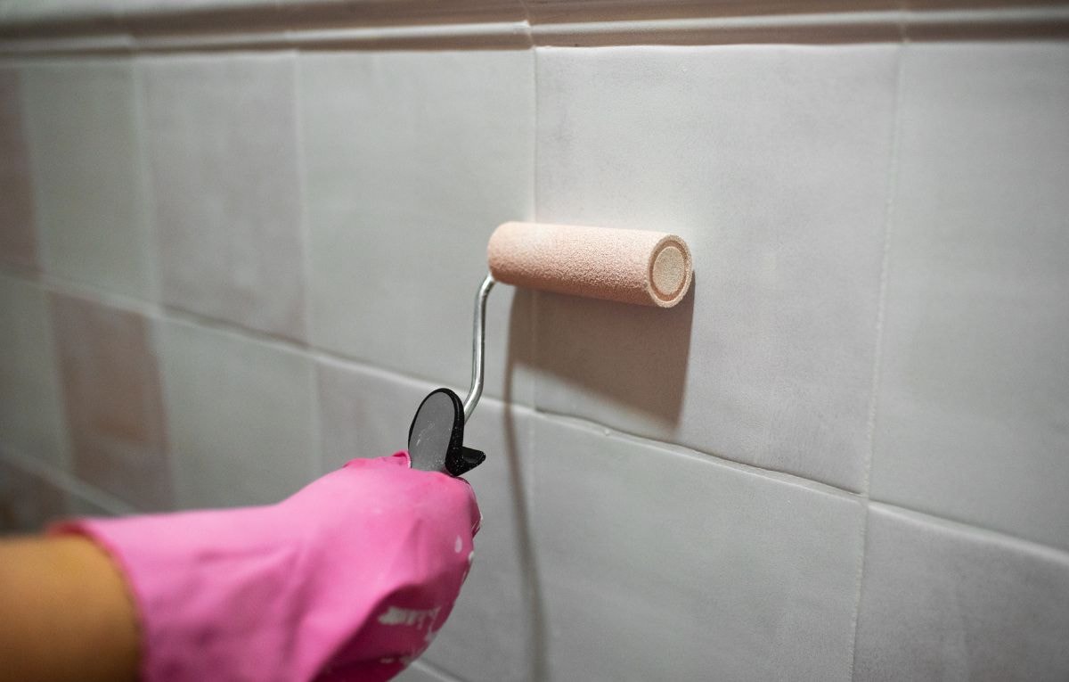 Surface preparation for tile painting